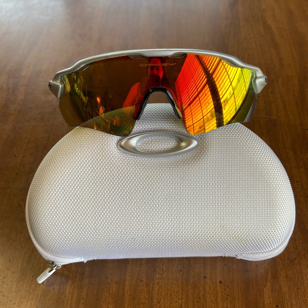 Oakley‘s sport sunglasses